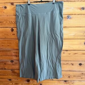 Lululemon Athletica Align Wide Leg Crop Pant Size 20 Green